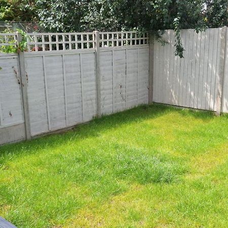 New 3 Bedrooms Flat In Ashford Near Heathrow Eksteriør bilde