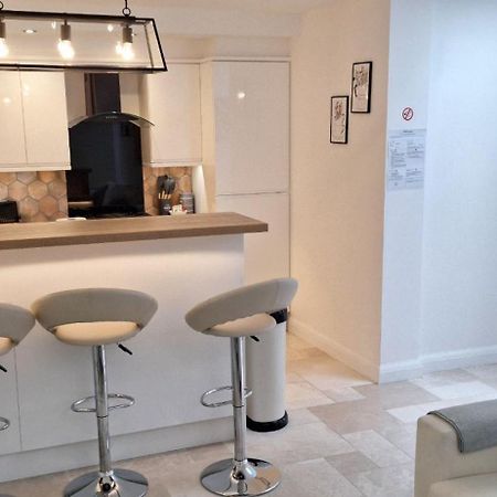 New 3 Bedrooms Flat In Ashford Near Heathrow Eksteriør bilde