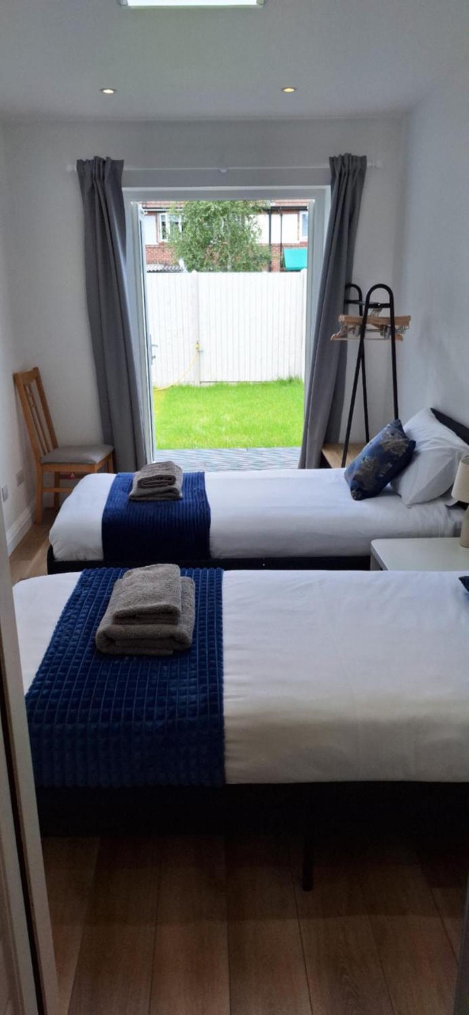 New 3 Bedrooms Flat In Ashford Near Heathrow Eksteriør bilde
