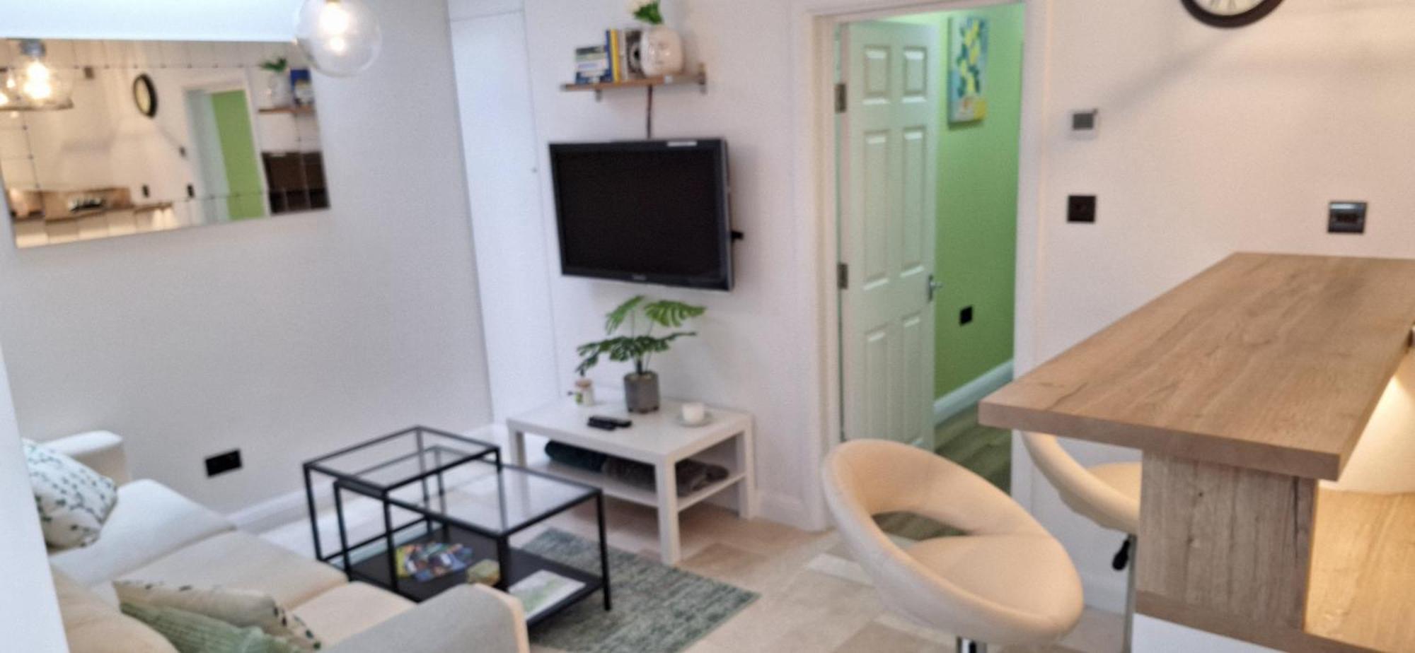 New 3 Bedrooms Flat In Ashford Near Heathrow Eksteriør bilde